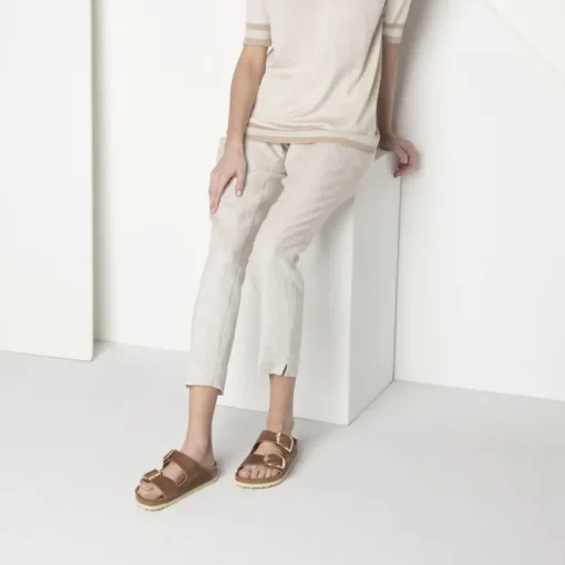 COGNAC BIG BUCKLE SANDAL - SMAL